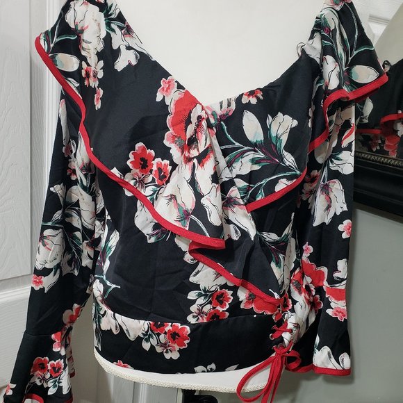 Fashion Nova blouse size large. - Picture 4 of 7